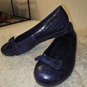 Vionic Navy Croc-Embossed Flats